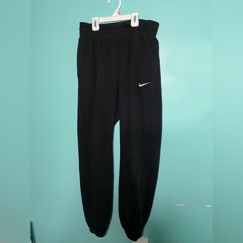 black nike sweats